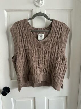 Abercrombie & Fitch Taupe Cable-Knit V-Neck Sweater Vest